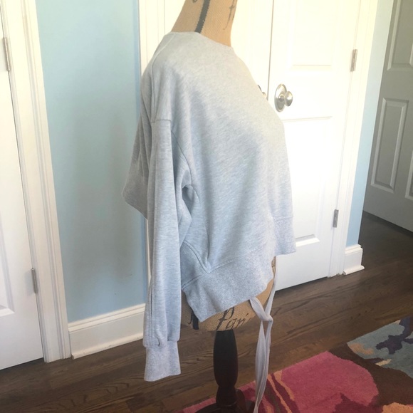 Cropped High-Low Sweatshirt - Picture 4 of 16